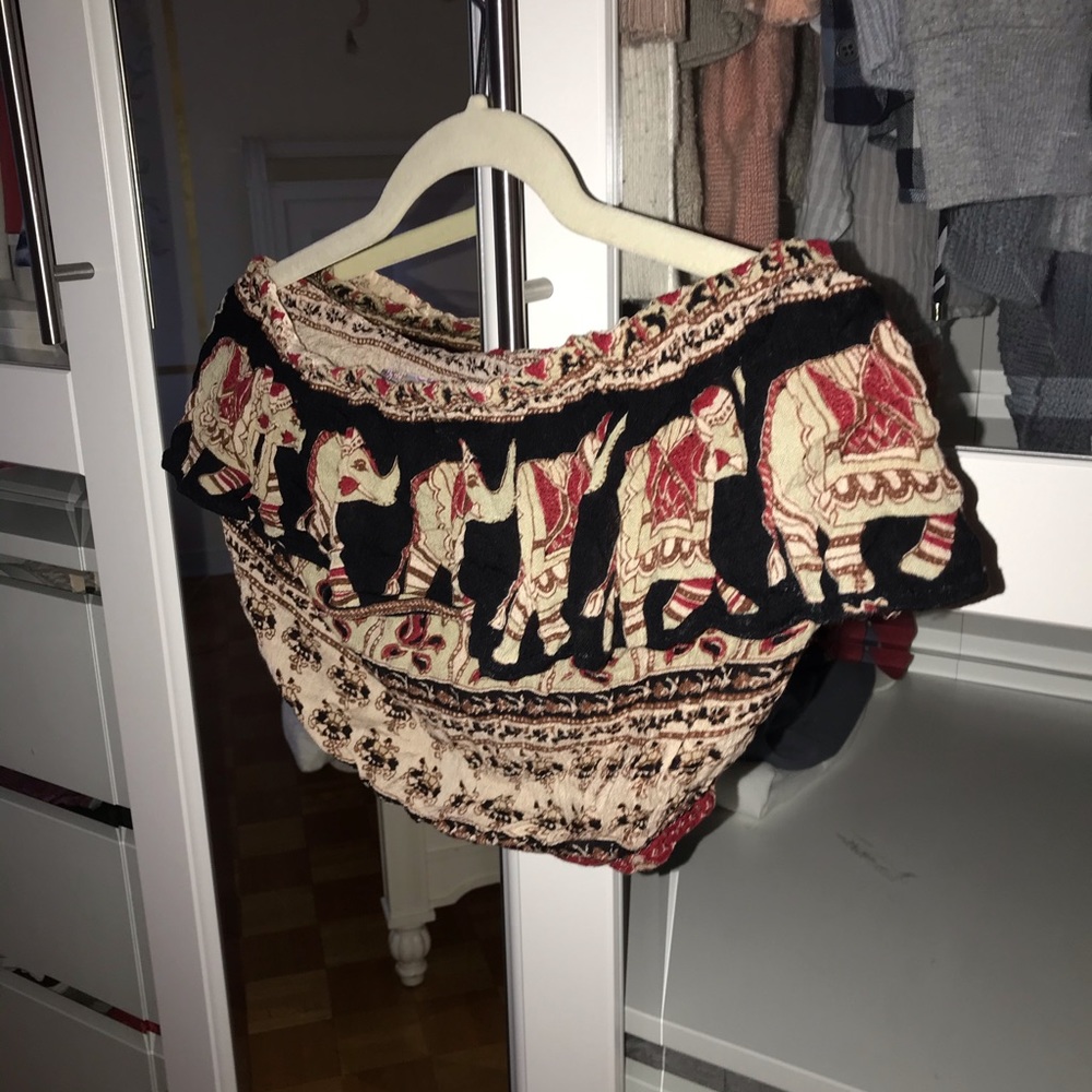 Elephant over the shoulder crop top